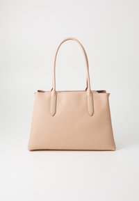 Borsa tote in pelle beige con due manici allungati, superficie liscia e design minimalista, con cuciture lungo i bordi.