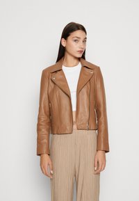 Pieces PCSUSSE JACKET - Skinnjakke - root beer