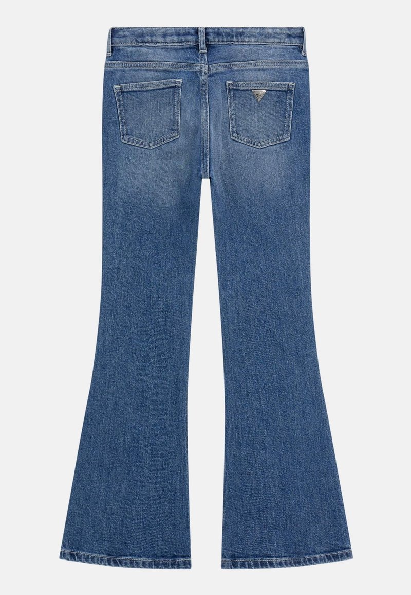 Pourquoi le jean bootcut est le nouveau pantalon à adopter | Absolème