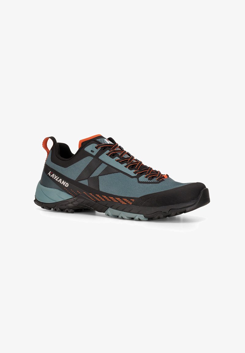Kayland lättviktssko för stig i teal, svart och orange. Har ovandel i mesh, gummisula och mönstrade detaljer för grepp och stöd.