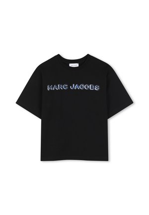 Zwarte korte mouwen T-shirt met blauw-witte gemarmerde "MARC JACOBS" tekst die over de borst gedrukt is.