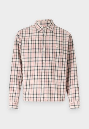 Košeľa s dlhým rukávom na gombíky s kockovaným vzorom v ružovej, bielej a sivej farbe, vybavená jedným náprsníkom so zapínaním na gombík.