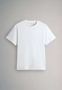 Schlichtes weißes T-Shirt mit kurzen Ärmeln und Rundhalsausschnitt vor neutralem Hintergrund.