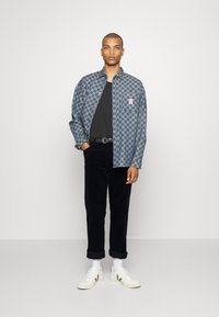 Wrangler TEXAS - Hlače - black