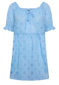 Jasnoniebieska bawełniana sukienka z dekoltem odsłaniającym ramiona, krótkimi falbankowymi rękawami, haftowanymi kwiatowymi wzorami oraz wiązaniem z przodu.