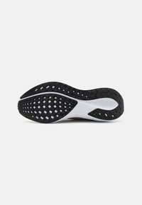 Nike Performance AIR ZOOM PEGASUS 41 - Løbesko til landevejen - white/picante red/wolf grey/black