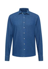 Heren languit blauwe denimshirt met knoopsluiting aan de voorkant en puntkraag, weergegeven op een witte achtergrond.