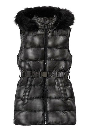 Veste matelassée sans manches à carreaux noirs et gris avec fermeture éclair devant, taille ceinturée, deux poches latérales, et bordure en fausse fourrure noire sur la capuche.