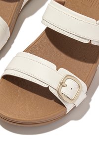 FitFlop LULU ADJUSTABLE SLIDE - Muiltjes - wit