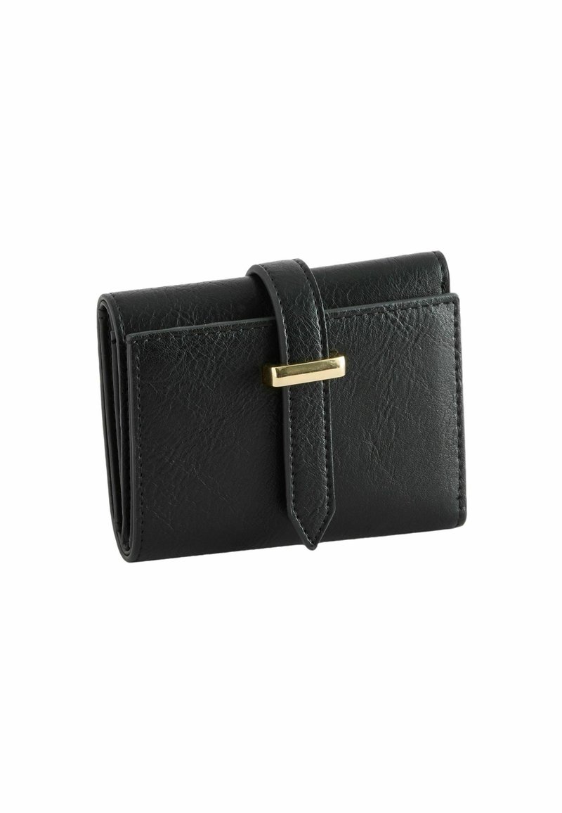 Portefeuille en cuir noir avec une finition texturée, design pliable et fermeture en métal doré. Forme compacte avec des lignes épurées et un minimum de détails.