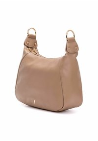 Beżowa skórzana torebka w zaokrąglonym kształcie, zdobiona złotymi detalami oraz płaskimi paskami na ramię. Posiada zamek błyskawiczny i teksturowaną powierzchnię.