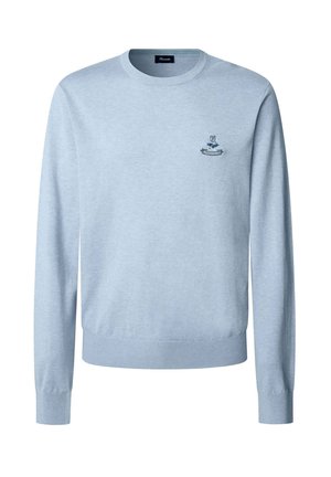 Jasnoniebieski sweter z miękkiego dzianiny, z okrągłym dekoltem, ściągaczami przy rękawach oraz małym haftowanym logo na piersi.