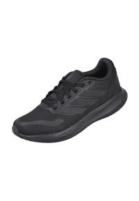 Zapatilla deportiva negra con parte superior de malla, puntera redondeada, cuello acolchado y suela texturizada. Cuenta con cordones y prominentes rayas de la marca.