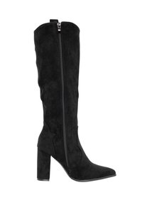 Botas negras de ante hasta la rodilla con punta afilada, un tacón grueso y una cremallera lateral para el cierre. Textura suave sin patrones ni adornos.
