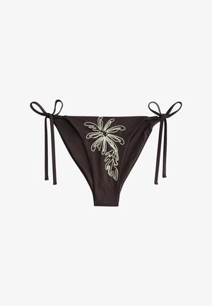 Fundă de bikini neagră cu șnururi legate pe lateral și design brodat alb cu frunze tropicale în centrul din față.