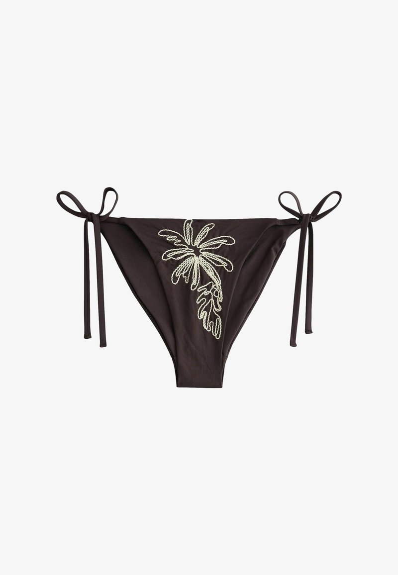 Bas de bikini noir avec des liens sur les côtés et un motif de feuille tropicale blanche brodée au centre avant.
