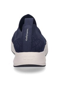 Granatowe dzianinowe buty wsuwane z elastycznym językiem na pięcie i białą gumową podeszwą, z teksturowanym wzorem i wyraźnym logo z tyłu.