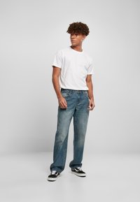 Urban Classics Vaqueros boyfriend - sand destroyed washed