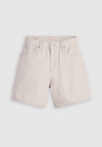 Short en denim beige clair taille haute avec bouton devant, fermeture éclair, passants de ceinture et design cinq poches, posé à plat sur un fond neutre.