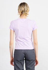 Nike Sportswear Základné tričko - violet mist