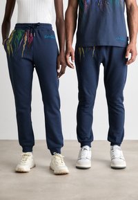 Carlo Colucci JOGGER UNISEX - Træningsbukser - navy