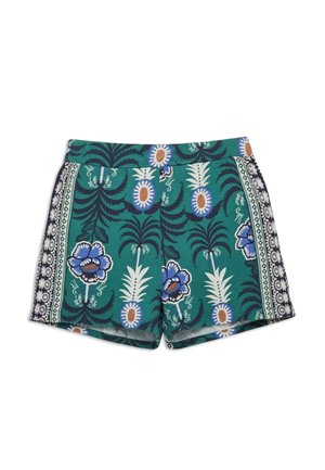Pantalones cortos verdes con patrones florales y de hojas en azul y blanco, bordeados por diseños geométricos y florales en blanco y negro en los laterales.