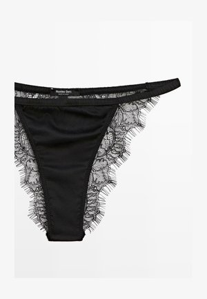 Sort trusse med intrikate blonderdetaljer langs kanterne. Glat stof med en blød tekstur, forsynet med et mærke, der siger "Massimo Dutti."