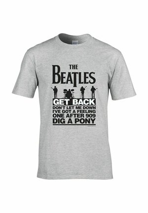 Grå bomulds T-shirt med sort tekst med "The Beatles" og sangtitler. Designet inkluderer silhuetter af fire musikere over teksten.