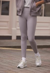 Self. HIGH WAIST  - Retuusid - grape