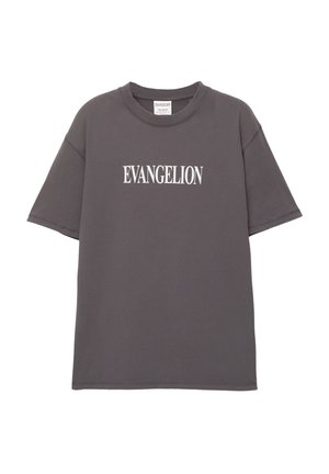 Grå bomulds t-shirt med korte ærmer, der har ordet "EVANGELION" i hvide versaler hen over brystet.