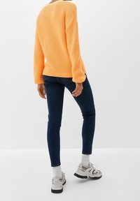 QS Sweter