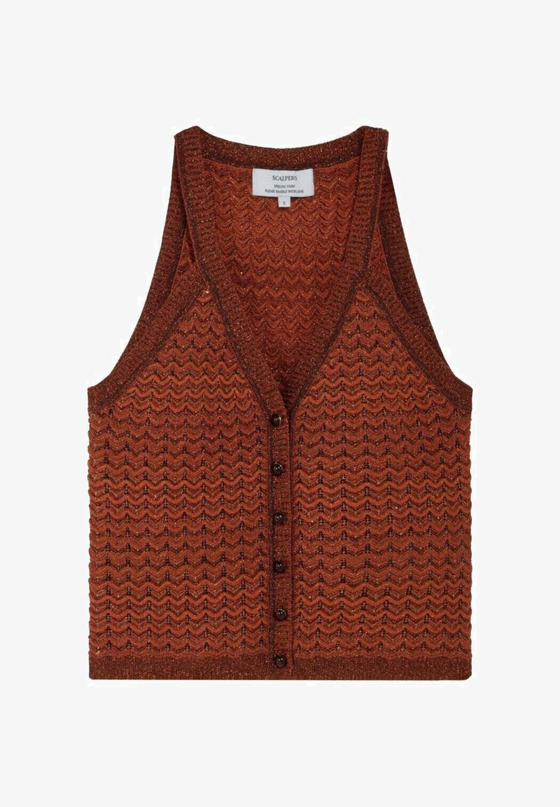 Chaleco de punto sin mangas color óxido con botones en la parte delantera y patrón de chevrones, con etiqueta de la marca "Scalpers" en el interior del cuello.