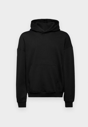 Schwarzer Hoodie aus einem Baumwollmischgewebe, mit einer großen Fronttasche, gerippten Bündchen und einer Kapuze mit Kordelzug. Einfaches, unauffälliges Design.