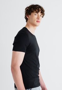 Levi's® GRAPHIC TEES 3 PACK - Pamata T-krekls - caviar