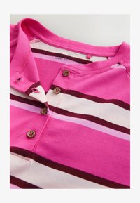 Vybráno, pink stripe