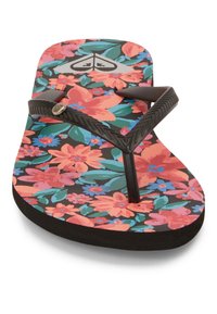 Flip-flop med sorte V-formede stropper og sål dækket af et livligt blomstermønster med pink, rød, blå og grønne blomster samt et logo nær hælen.
