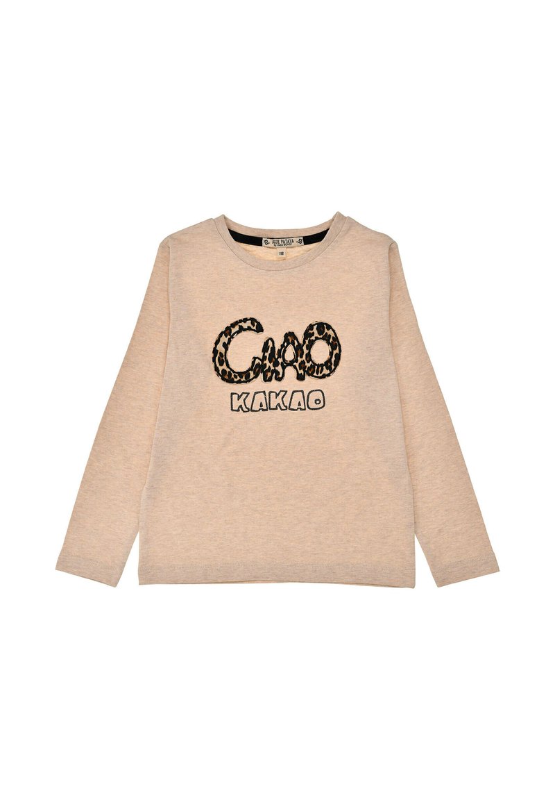 Helles beiges Langarmshirt aus weichem Baumwollstoff, das mit schwarzer "Coo"-Schrift und Akzenten im Leopardenmuster verziert ist und einen runden Ausschnitt hat.