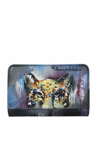 Leren portemonnee met een geschilderd luipaardontwerp in levendige kleuren, een gestructureerd oppervlak en een zwarte rand. Handtekening in de hoek.
