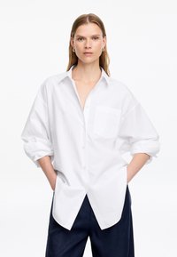 Sélectionné, white