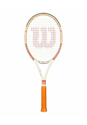 Tennisschläger mit weißem und orangefarbenem Rahmen, orangefarbenem Griff und rotem „W“-Logo auf weißem Saitenbett