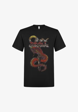 Czarna koszulka z postarzałym napisem "GUNS N' ROSES" i grafiką czerwonego węża owiniętego wokół sztyletu z błyskawicami.