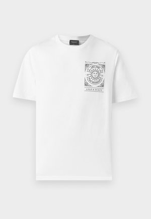 Camiseta de algodón blanca con un gráfico impreso en negro de un sol dentro de un borde decorativo en la parte izquierda del pecho. Mangas cortas, cuello redondo.