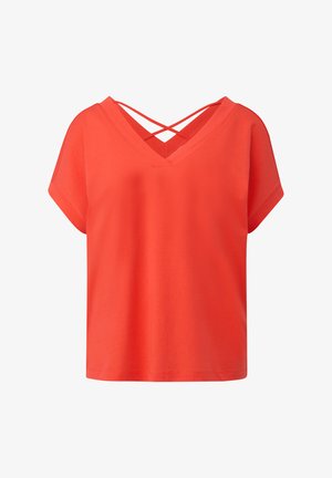 Korte mouwen, v-hals t-shirt in levendig oranje met kruislings geplaatste bandjes op de rug. Gemaakt van zacht materiaal met een ontspannen pasvorm.