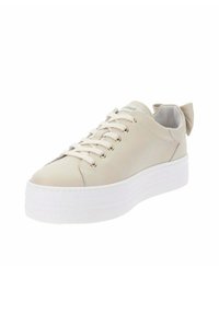 Zapatilla beige con cordones, punta redonda, parte superior de cuero liso, suela de plataforma blanca y un pequeño adorno de lazo en el talón.