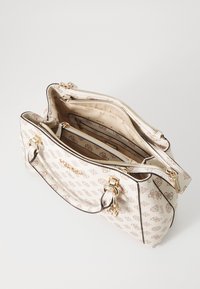 Guess EVELUNE GIRLFRIEND SATCHEL - Rokassoma - cream logo