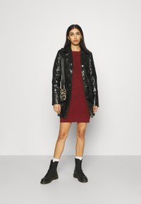 Noisy May NMSIESTA O NECK DRESS - Vestido de malha - rhubarb