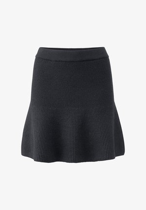 Schwarzer, gerippter Strickrock mit einem engen Bund, der sich am Boden leicht ausläuft. Strukturierte Oberfläche mit einem weichen Erscheinungsbild.
