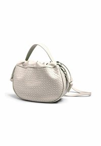 Valkoinen beige, tekstiilikoostumuksella varustettu nahkalaukku, jossa on päällinen kuviomalli, pyöreä muoto, ylhäällä oleva kahva ja säädettävä olkahihna.