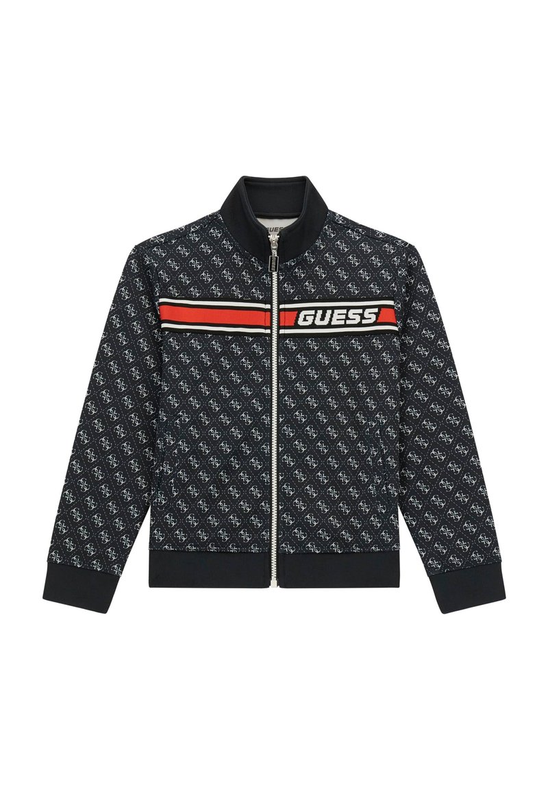 Giacca nera con zip, decorata da un motivo ripetuto di logo, striscia bianca e rossa con il testo "GUESS" sul petto, e polsini e colletto a coste.