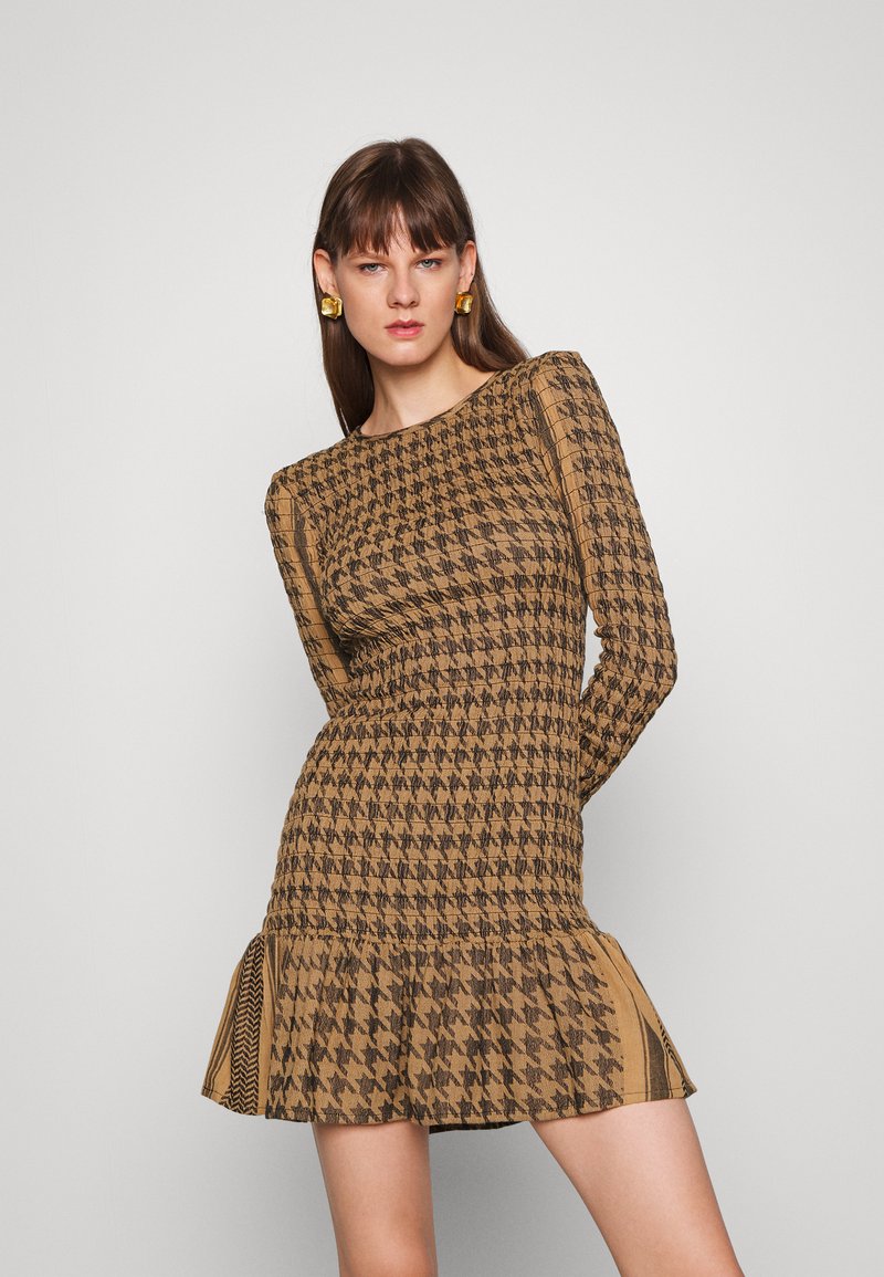 SUMMERY Copenhagen CELINA LONG SLEEVE DRESS Freizeitkleid tan